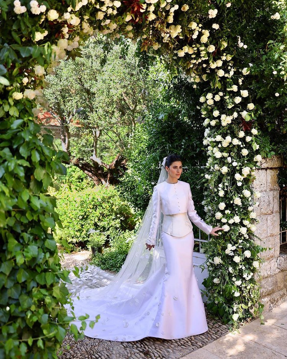 زفاف مدونة الموضة ديمة الشيخلي وإطلالة راقية بفستان 